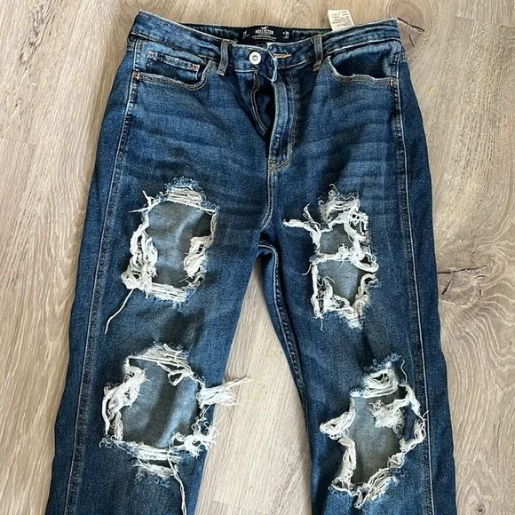 Hollister Ultra High-Rise Mom Jean - Picture 2 of 6